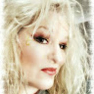 Meet your Posher, Lorie